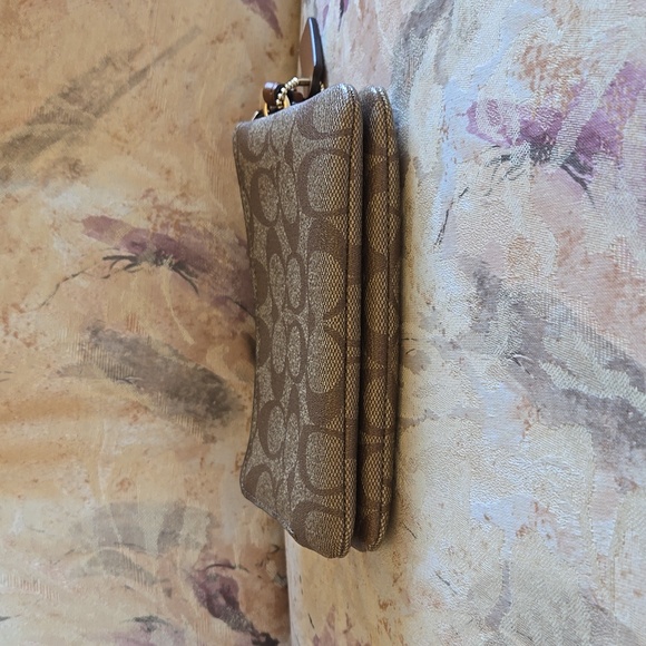 Coach Wallet - Picture 4 of 9